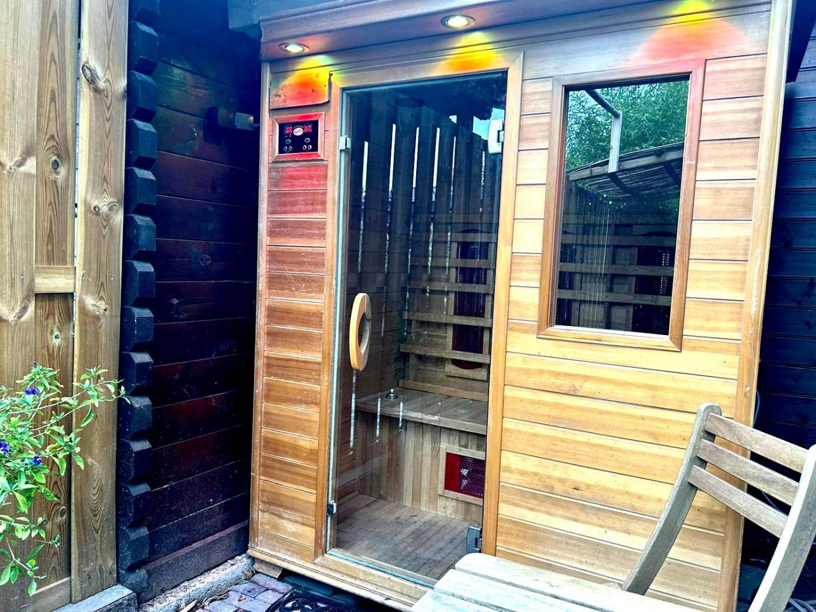 Jungle Style Lodge With Jacuzzi ,Sauna And Garden Near Amsterdam Vijfhuizen 外观 照片